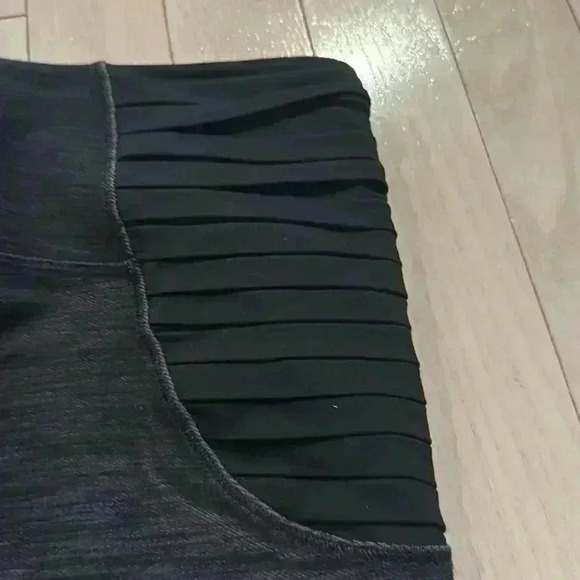 Lululemon leggings with ruffles on side and folded bottoms - Picture 4 of 5